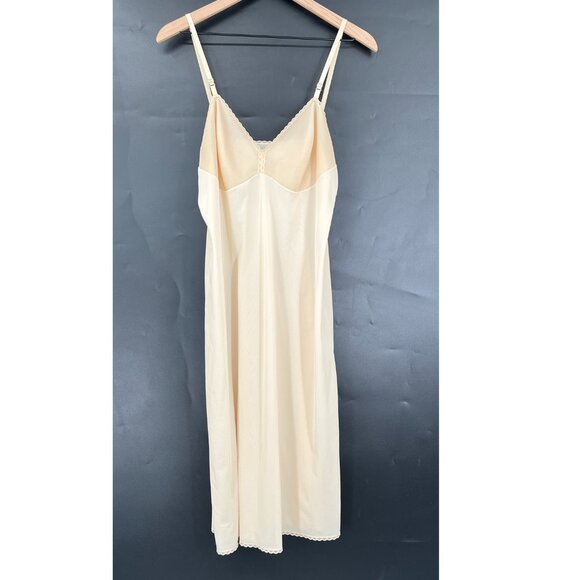 Vintage Vanity Fair nude beige nylon full slip dress adjustable straps 38 TT - Picture 2 of 10